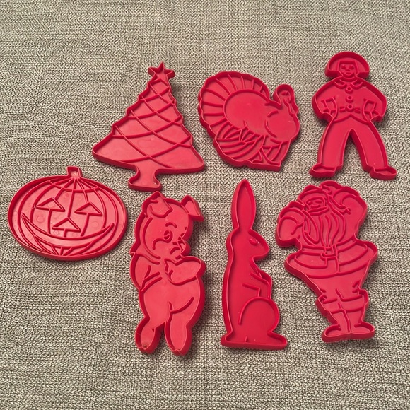 Tupperware Vintage Cookie Cutters Red Set of 7 Holidays - Picture 7 of 8